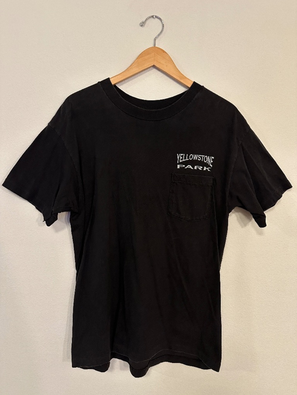 Vintage Hanes Yellowstone Park Pocket T-Shirt L Black USA Single Stitch Cotton